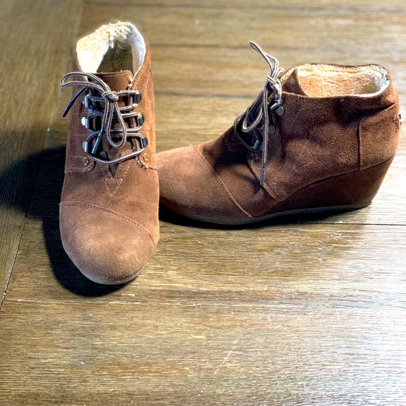 Toms booties. 7.5 - Picture 1 of 9